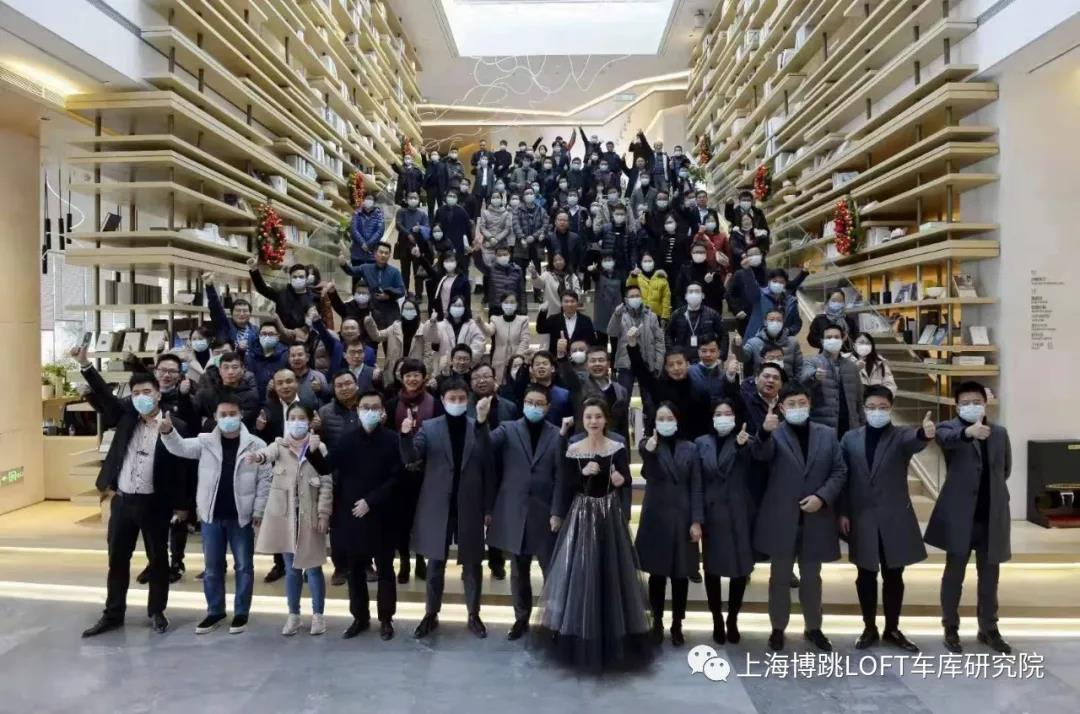 马鞍山全国一百多人在华侨城汉口道6号参观研讨LOFT专利车库技术！